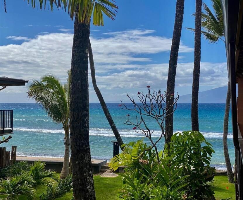 Appartamento Oceanfront With Aircon-Hear The Waves-Amazing Views-Wifi Lahaina Esterno foto